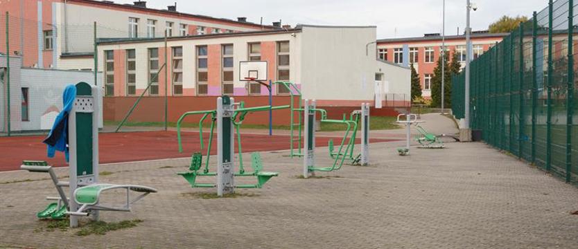 Miały być kontenery, będzie dobudówka. Szkoła na Gumieńcach i przepełnione klasy