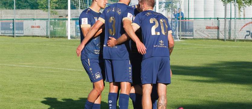 Piłka nożna. III-ligowi portowcy rozgromili liderującą Pogoń