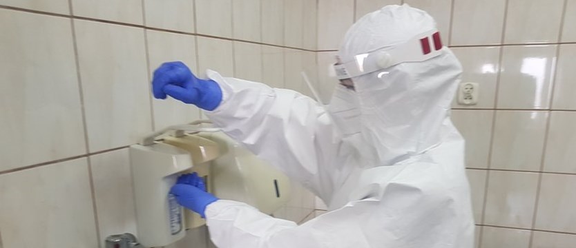 W regionie we wtorek 13 nowych zakażeń koronawirusem. Zmarła 1 osoba