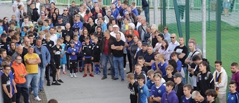 Piłka nożna. Protest na stadionie przy ulicy Kresowej w Szczecinie