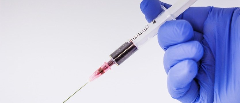 Na szczepienia zarejestrowało się dotąd 280 tys. osób; chęć szczepień zadeklarowało 1,1 mln Polaków