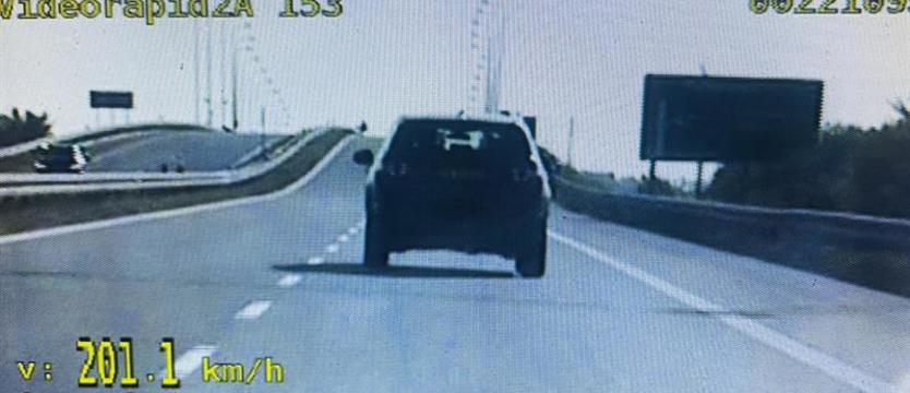 Pędził 200 km/h na S10. Wysoki mandat i 15 punktów karnych