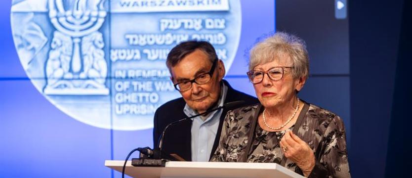 Honorowy medal dla Róży Król