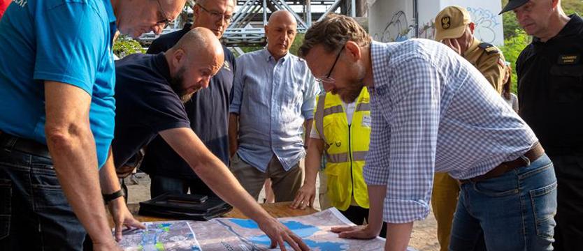 Wojewoda: być może udało nam się przerwać łańcuch wtórnego zakażania Odry