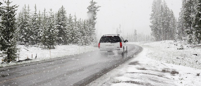 Uwaga na deszcz ze śniegiem i marznące opady w całym województwie