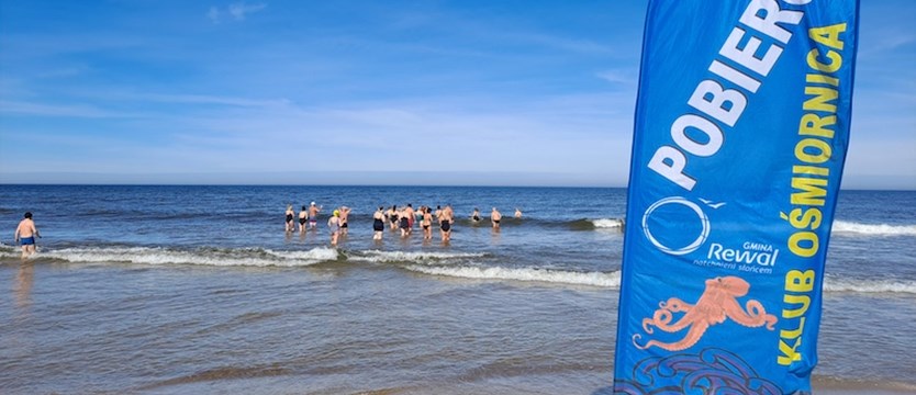 Morsy z Pobierowa zapraszają na kąpiel w Bałtyku