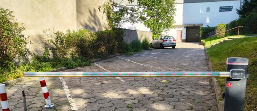Spór o parking. Mieszkańcy kontra spółdzielnia