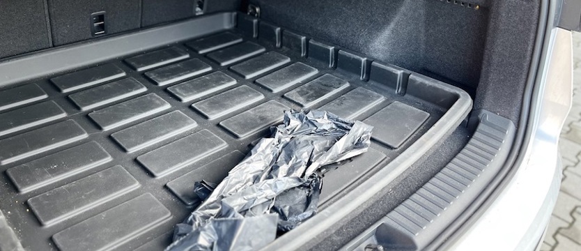 Na widok policjantów próbował się schować w bagażniku