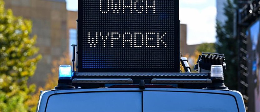 Cztery ofiary śmiertelne i osiem rannych w drogowym  karambolu