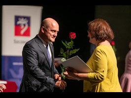 Prezydent Szczecina nagrodził nauczycieli. Pierwszy wśród równych - Tomasz Obiała