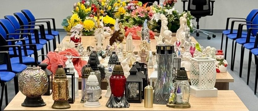 Sprawca kradzieży dekoracji z grobów zatrzymany. Można odbierać skradzione przedmioty