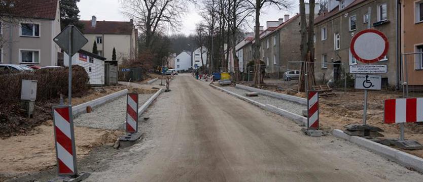 Przebudowa Krzemiennej i Smoczej wstrzymana. Ziemia zamarznięta na pół metra