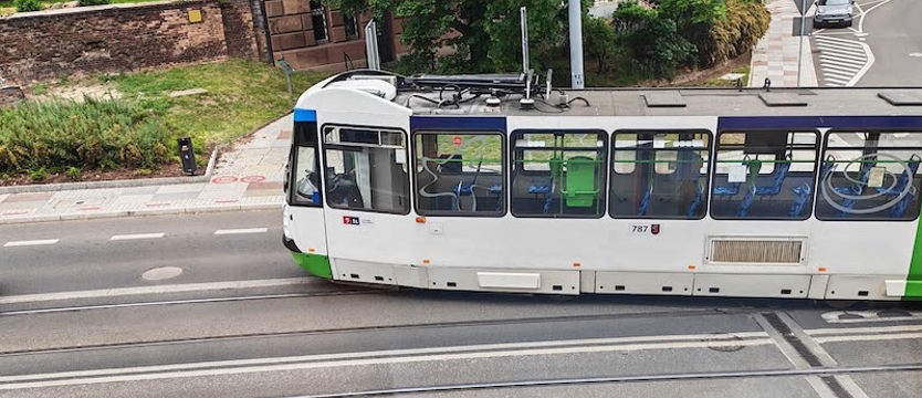 Dwa wykolejenia tramwajów sparaliżowały ruch na Kolumba