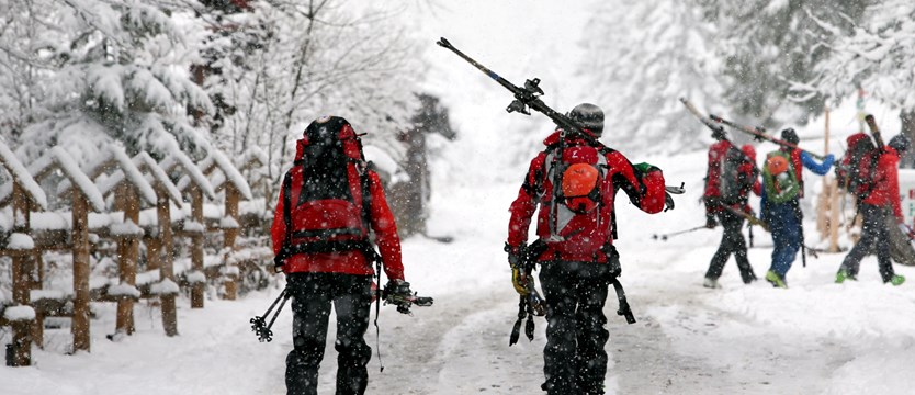 Atak zimy w Tatrach – pługopiaskarki na drogach