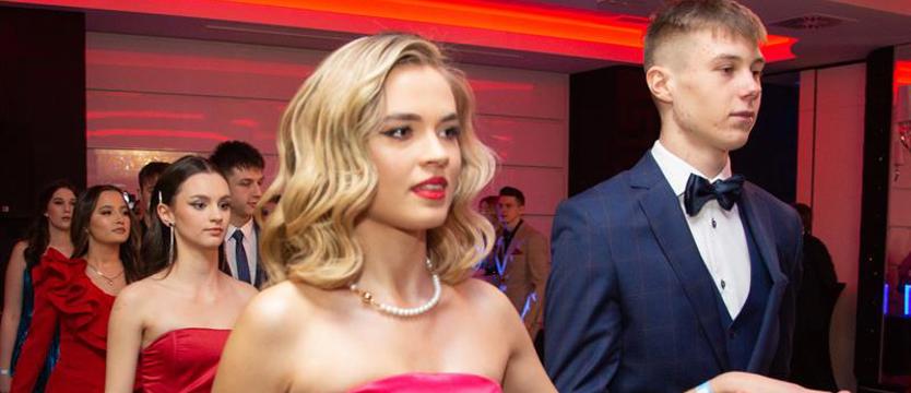 Studniówek czas. Tak bawili się uczniowie Piwoniego