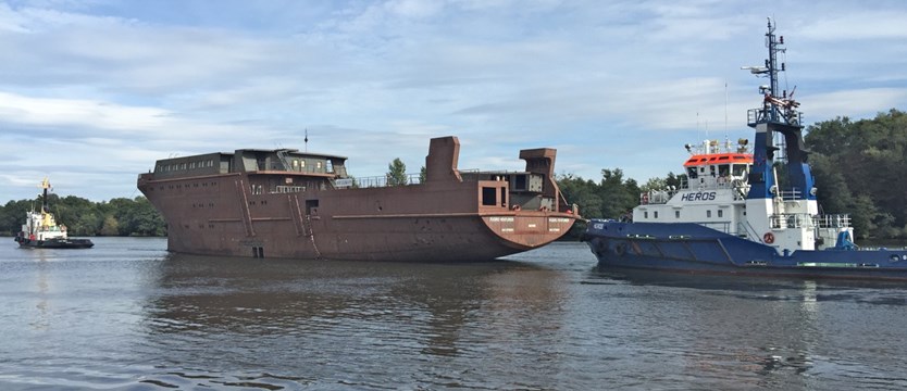 Dwa wodowania w szczecińskiej stoczni Hullkon