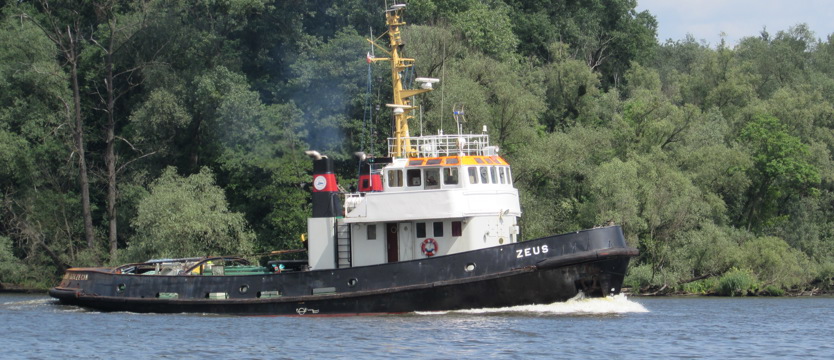 Cztery osoby zginęły w pożarze holownika "Zeus"