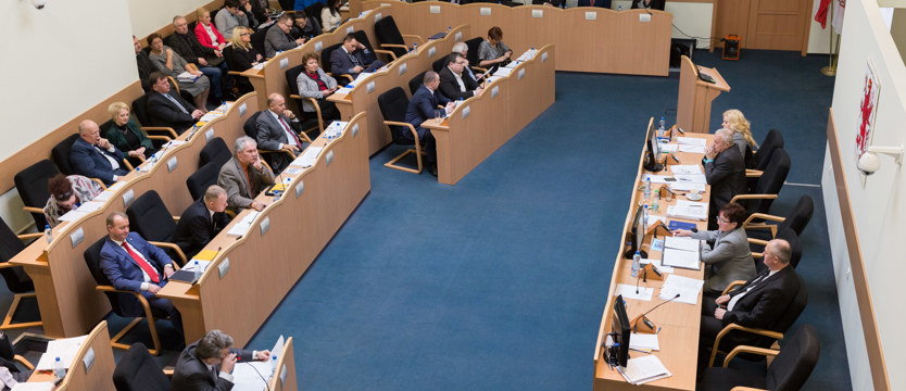 Starcie radnych na początku sesji