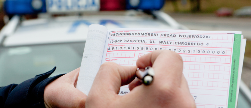 Na podwójnym gazie uciekał przed policją