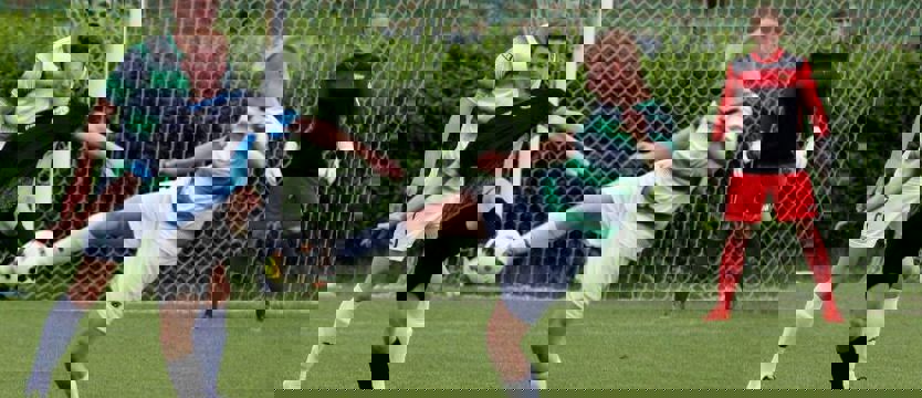 Piłka nożna. Pogoń w półfinale z SMS, Salos utrzymał się