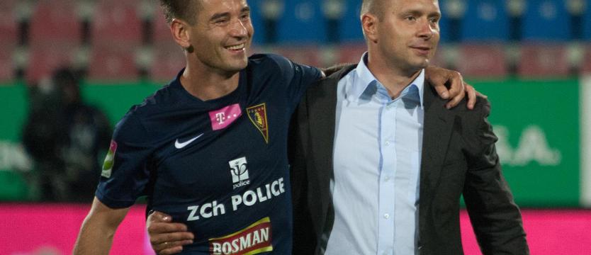 Piłka nożna. Skowronek za Nowaka, Nowak za Tarasiewicza