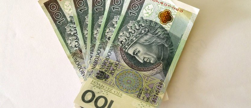 Rząd uszczelnia 500 plus