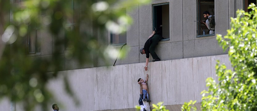 Iran: 13 zabitych w atakach na parlament