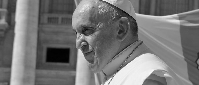 Papież Franciszek nie żyje