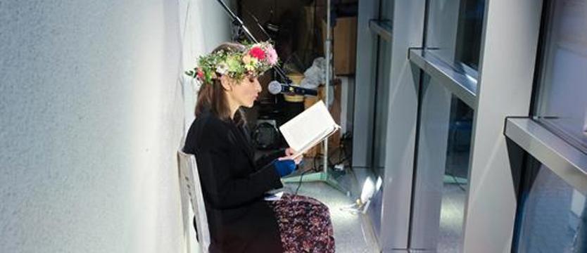 Z inspiracji twórczością noblistki. Teatralna podróż szczecińskiej aktorki