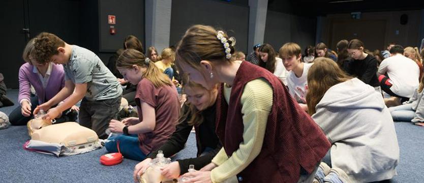 Jak odpowiedzialnie reagować w sytuacjach zagrożenia. Warsztaty dla młodych wolontariuszy