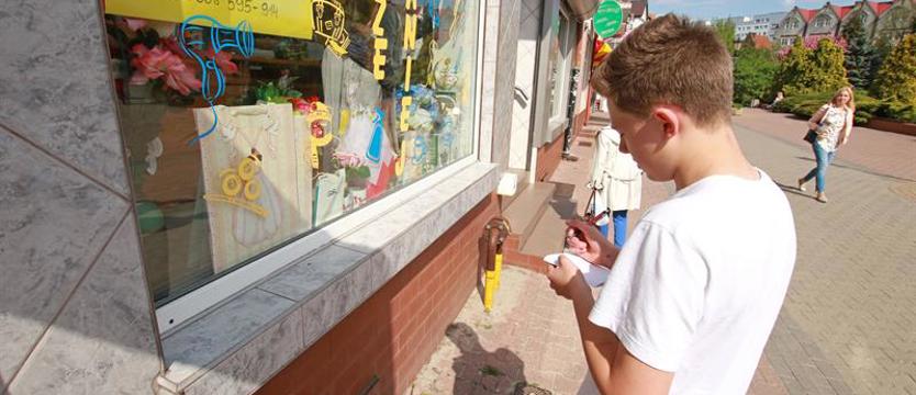 Wakacyjna praca pod lupą