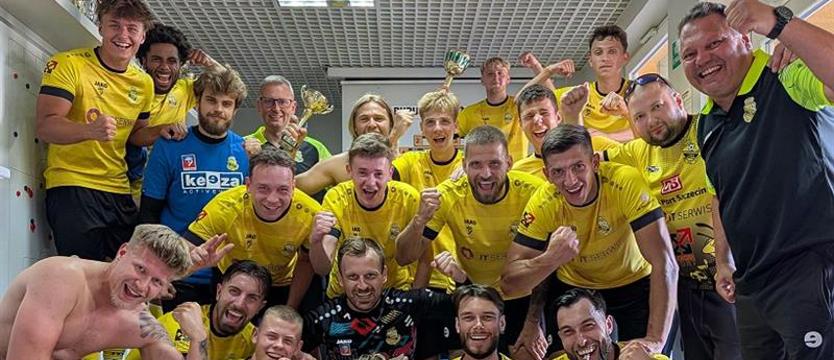 Piłka nożna. Pierwszy punkt Żaków