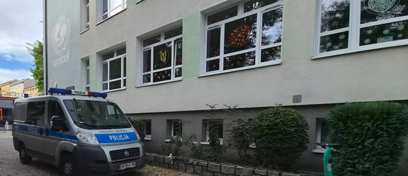 Zapowiedzieli, że szkoły nadal będą pod specjalnym nadzorem