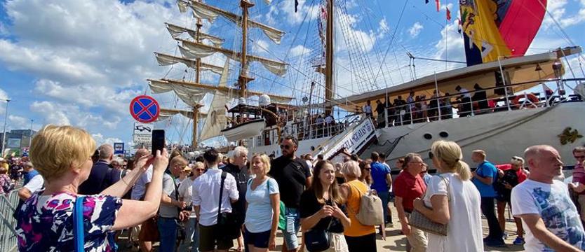 Niedziela po obu stronach Odry