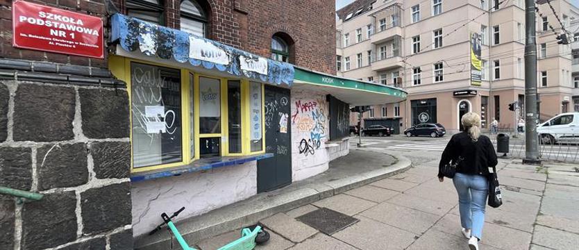Będzie estetyczniej. Przedogródek zamiast dawnego kiosku