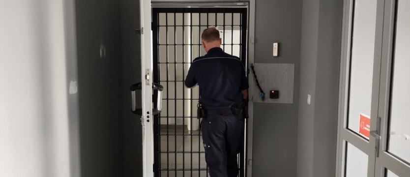 Uciekli z ośrodka dla nieletnich, a później pobili i okradli 19-latka