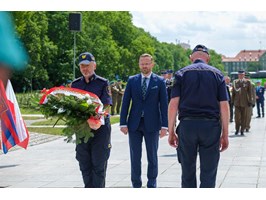 Świętowali urodziny Szczecina. Kwiaty pod Pomnikiem Czynu Polaków
