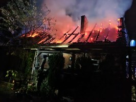 Pożar domu w Nowym Chwalimie. Dwie rodziny bez dachu nad głową