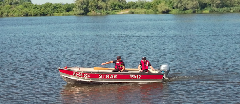 Ćwiczenia strażaków na wodzie