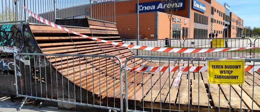 Skatepark przy Enea Arenie czynny - rampa w budowie