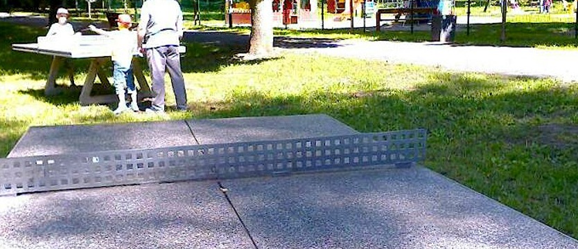 W parku: tenis, ognisko i świetna zabawa