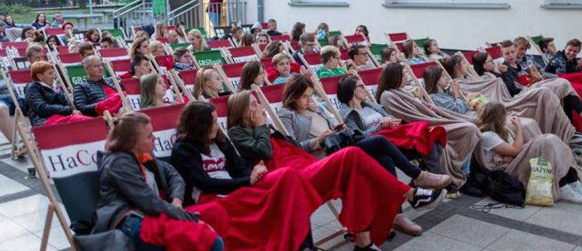 Kino na leżakach