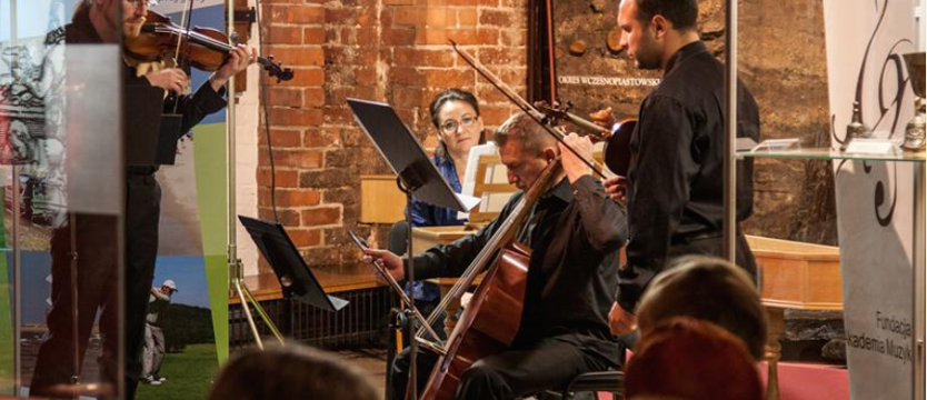 Na gotyckim szlaku. Muzyka i architektura