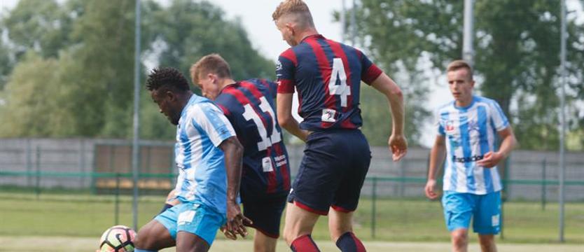 Z III-ligowych boisk. Derby Szczecina i ... Salosu dla Świtu