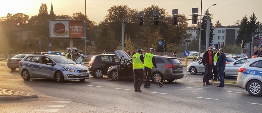Radiowóz zderzył się z osobówką