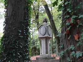 Ślady pamięci na cmentarzu