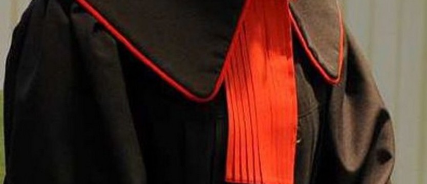 Akt oskarżenia za głodzenie psa