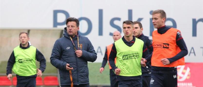 Piłka nożna. Debiut Runjaica, Pogoń zaczyna pościg