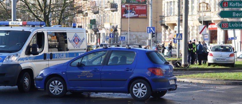 Zderzenie dwóch peugotów na pl. Kościuszki