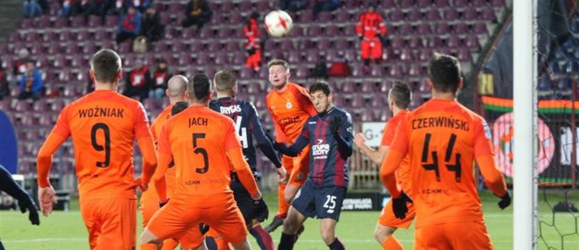 Piłka nożna. Pogoń remisuje, utrzymanie w sferze marzeń